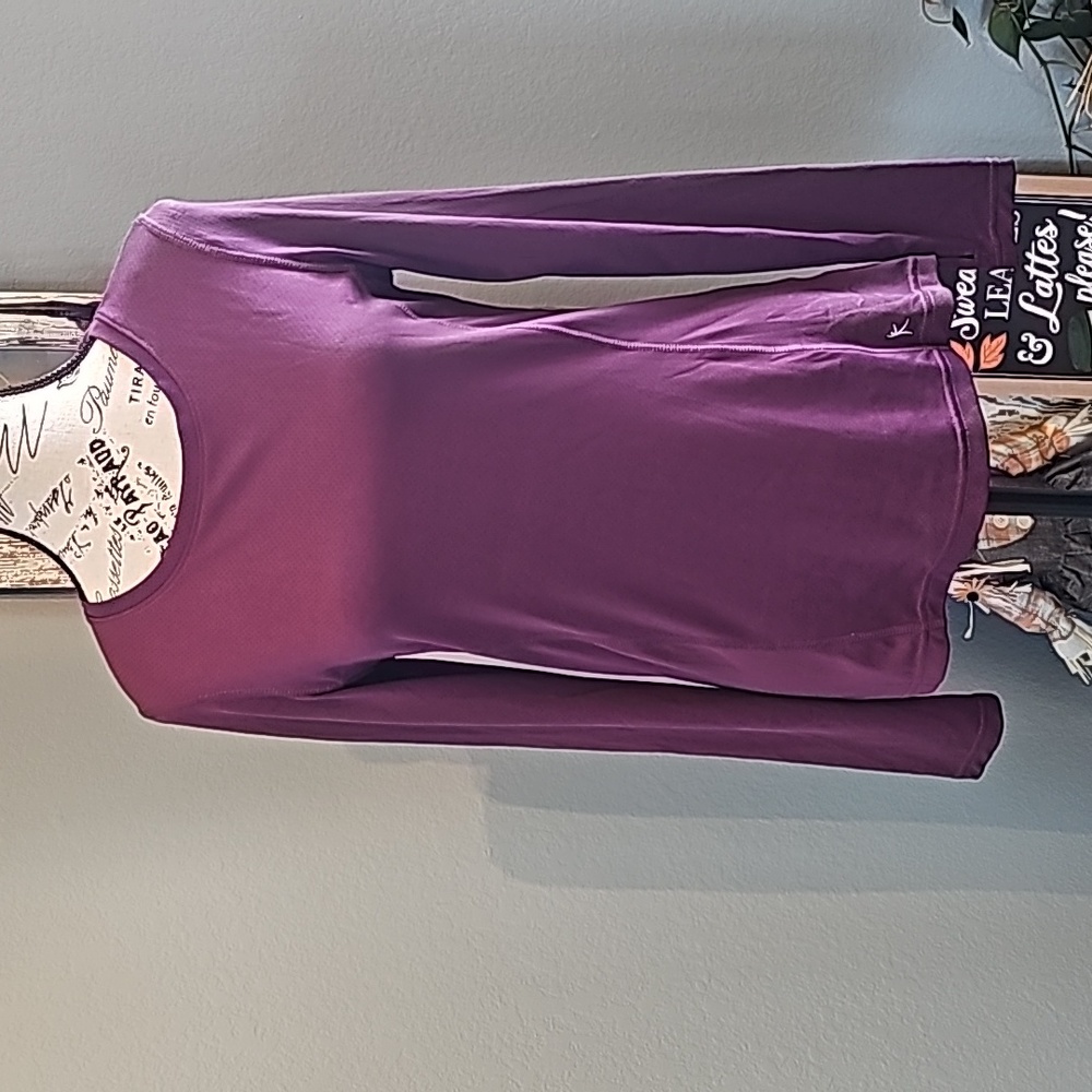 DANSKIN NOW DRI-FIT WICKING WORKOUT SHIRT. W/ THUMBHOLSTERS. GREAT CONDITION. SM